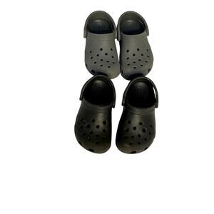 Boys Crocs size 8 toddlers 2 pairs grey/black ***flaws on logo